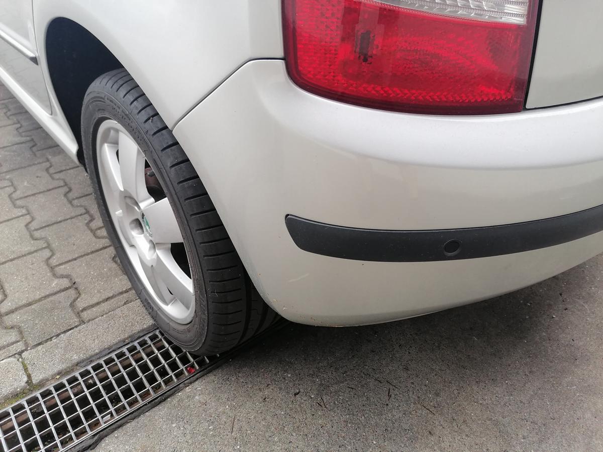 Skoda Fabia 6Y original Sto&szlig;stange Stossf&auml;nger hinten Diamantsilber 9102 Flie&szlig;heck Bj.2006